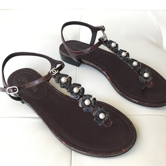 CHANEL BURGUNDY PATENT LEATHER SPARKLE CAMELLIA PEARL CC LOGO THONG SANDALS 36 - Picture 3 of 14